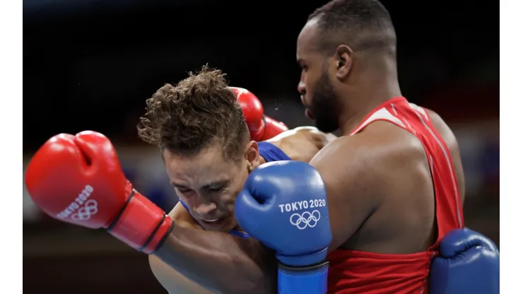 Youness Baalla y David Nyika se enfrentaron por los octavos de final en Tokio 2020.