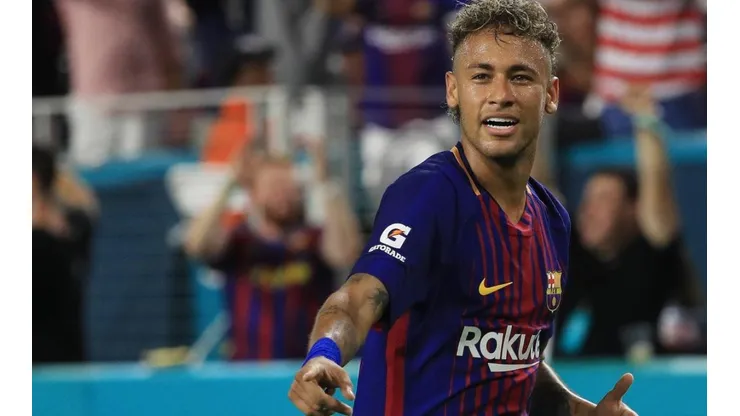 Neymar durante un encuentro con Barcelona.