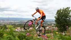 Mathieu Van der Poel debió abandonar la competencia de cross country.