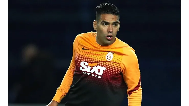 Falcao García en calentamiento con Galatasaray.