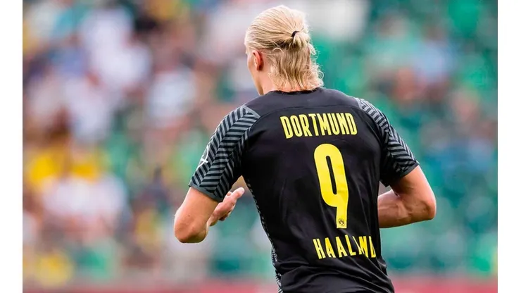 Erling Haaland jugando con el Borussia Dortmund.