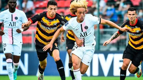 Acción de juego entre PSG y Orleans.