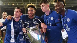 Jugadores del Chelsea con la Champions League.