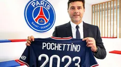 Mauricio Pochettino y su camiseta de renovación con PSG.