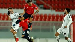 Acción de juego de Independiente contra Santos.