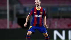 Miralem Pjanic durante un encuentro con Barcelona.