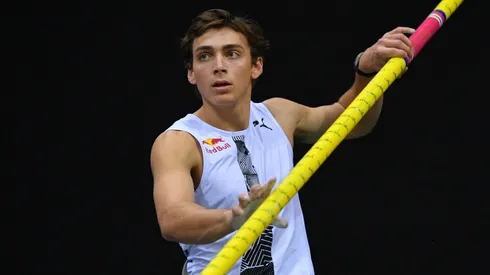 Armand Duplantis, uno de los atletas que podría romper récord mundial.