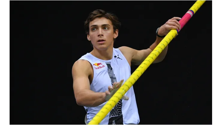 Armand Duplantis, uno de los atletas que podría romper récord mundial.