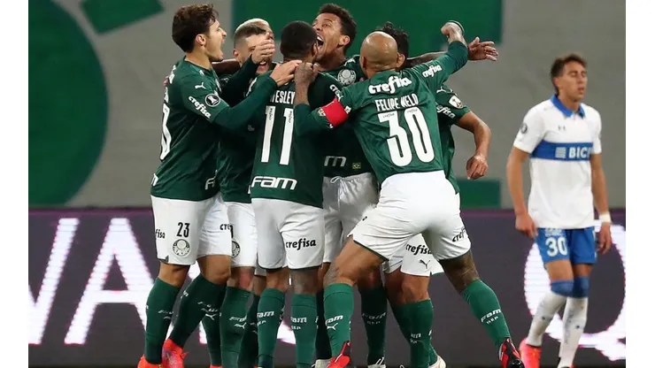Festejo de gol de Palmeiras sobre Universidad Católica.