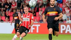 Acción de juego entre PSV y Galatasaray.