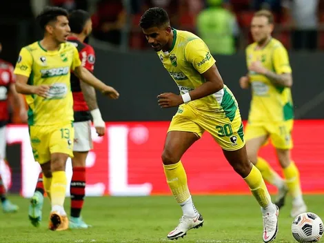 Insólito fallo de dos experimentados de Flamengo para el gol de Defensa y Justicia