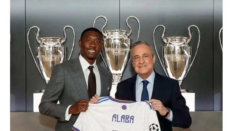David Alaba y Florentino Pérez durante la presentación del austriaco en Real Madrid.