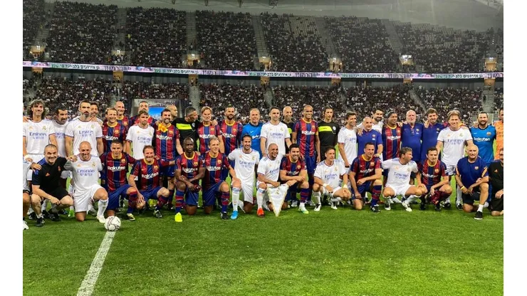 Jugadores legendarios del Real Madrid y Barcelona.