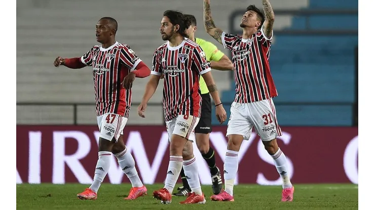 Festejo de gol de Sao Paulo contra Racing.