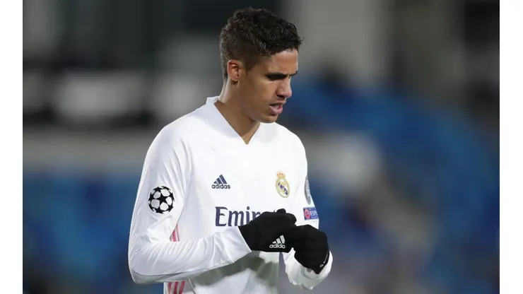 Raphael Varane durante un encuentro con Real Madrid.