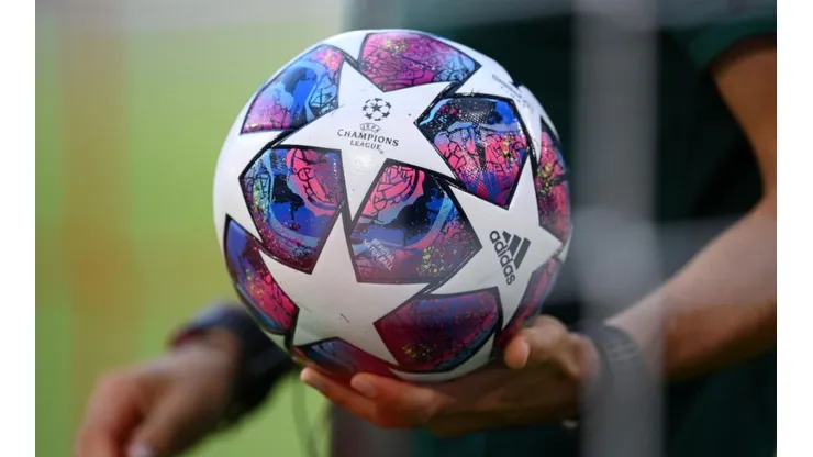 Balón de la UEFA Champions League.