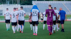 Selección de Alemania abandonando el partido contra Honduras.
