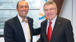 Fernando Aguerre, junto al presidente del COI, Thomas Bach.