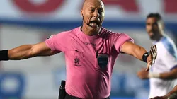 Néstor Pitana y su nuevo look.