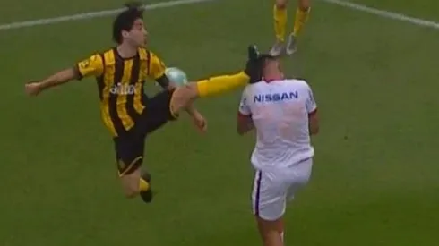 Las mejores 5 patadas del clásico uruguayo entre Nacional y Peñarol. (Captura de TV)