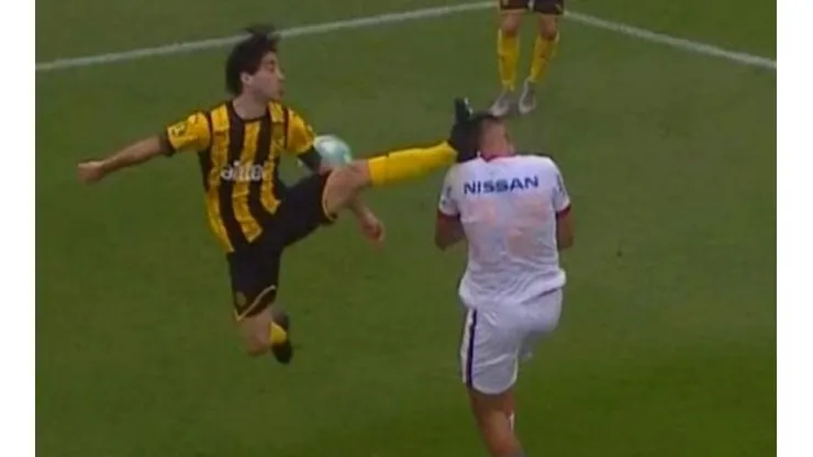Las mejores 5 patadas del clásico uruguayo entre Nacional y Peñarol. (Captura de TV)