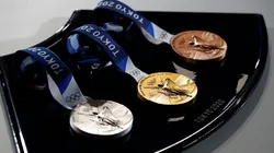 Las medallas de Tokio 2020 en la bandeja en la que serán presentadas.