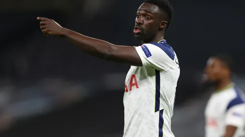 Davinson Sánchez en un encuentro con Tottenham.