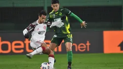 Flamengo y Defensa y Justicia en acción de juego.