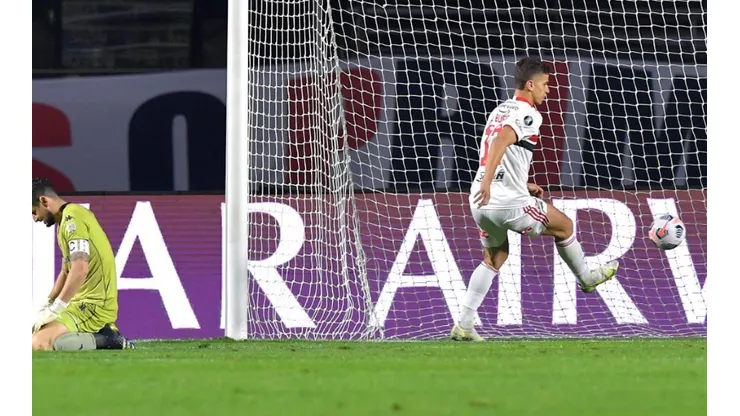 Momento del gol de Vitor Bueno, de Sao Paulo.