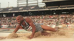 Quién fue el atleta con el salto más largo en la historia del atletismo (foto: Getty).