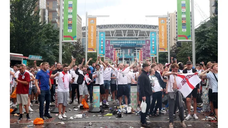 Desde temprano hubo incidentes en las cuadras cercanas a Wembley.