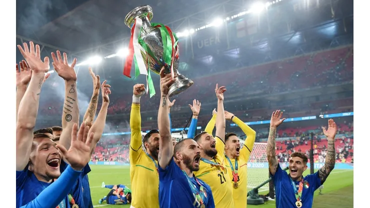 Italia derrotó a Inglaterra y levantó la Eurocopa por segunda vez.
