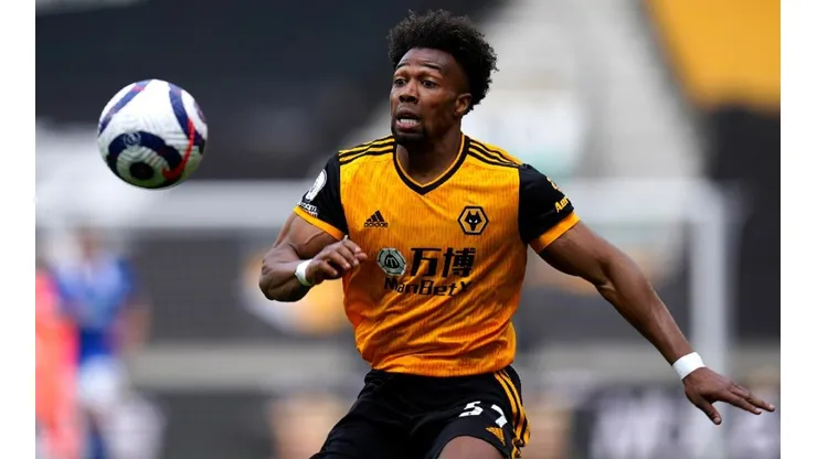 Adama Traoré en acción de juego con los Wolves.