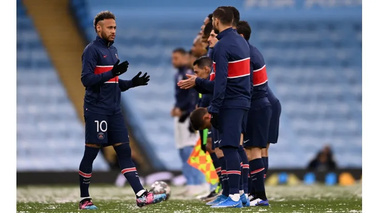 Equipo del PSG en partido Champions League.