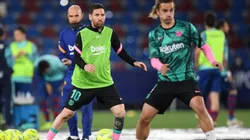 Lionel Messi y Antoine Griezmann durante un calentamiento con Barcelona.