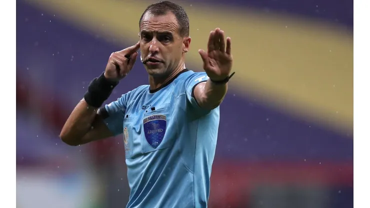 Esteban Ostojich será el árbitro a cargo de la final de la Copa América 2021 entre Brasil y Argentina (Fuente: Getty Images)