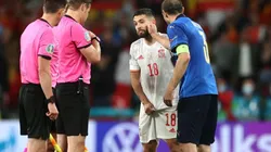 Momento entre Giorgio Chiellini y Jordi Alba.