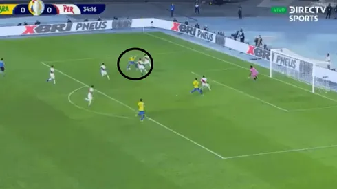 Neymar sacó a bailar a los defensores peruanos.