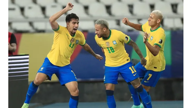 Brasil festejando el único gol del partido.