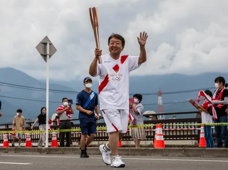 VIDEO: Quiso apagar la antorcha olímpica con una pistola de agua