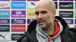 Pep Guardiola durante un encuentro con Manchester City.