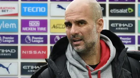 Pep Guardiola durante un encuentro con Manchester City.