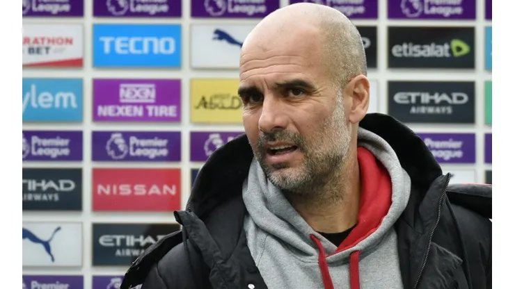 Pep Guardiola durante un encuentro con Manchester City.