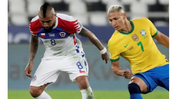 Acción de juego de Arturo Vidal contra Brasil.