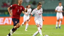 Acción de juego entre República Checa vs. Dinamarca.