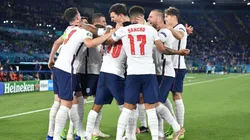 Festejo de gol de Inglaterra.