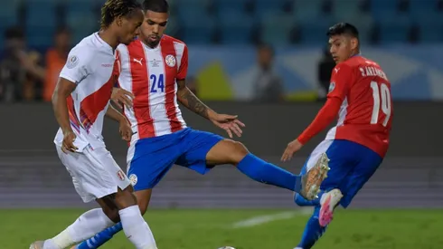 El mejor de la cancha: gran partido de Carrillo ante Paraguay,