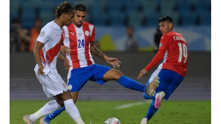 El mejor de la cancha: gran partido de Carrillo ante Paraguay,