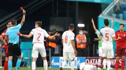 Roja a Remo Freuler en Suiza.