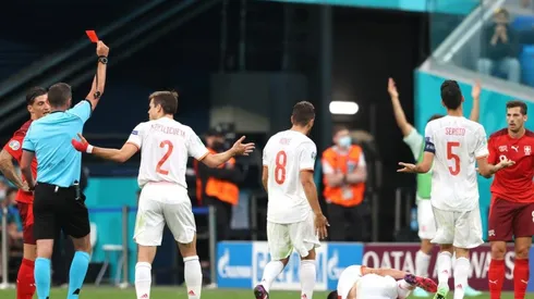 Roja a Remo Freuler en Suiza.